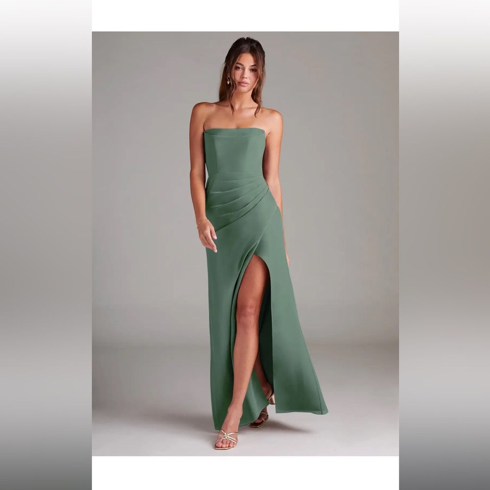 Elegant Green Strapless Evening Dress